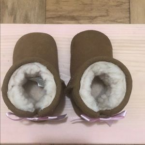 Baby Ugg with pink bow